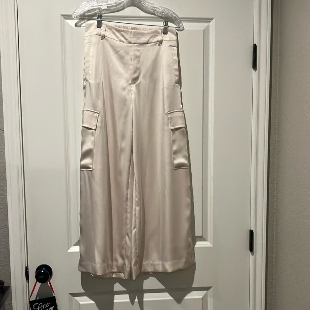 Chico’s Elegant Cream Satin Cargo Wide-Leg Pants-Size 00P (2P)